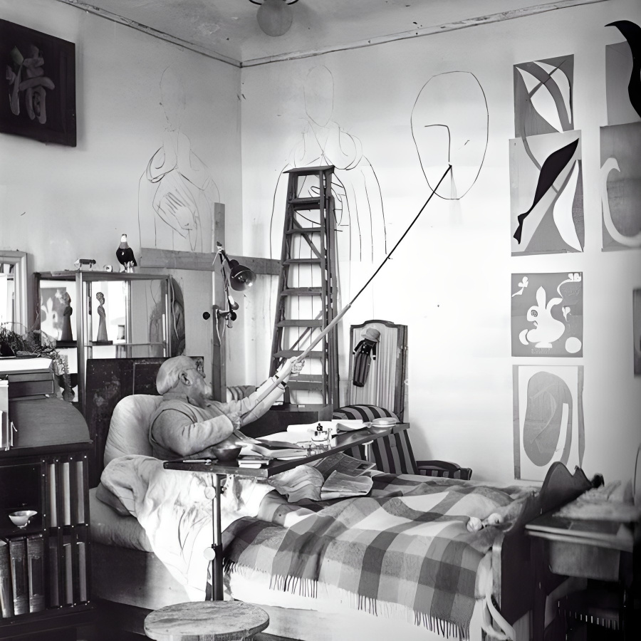 Henri Matisse drawing from his bed.